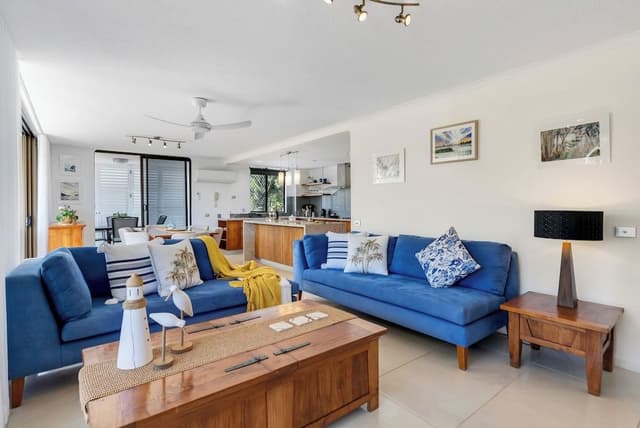 Deluxe Two Bedroom Ocean View Apartment - Top Floor