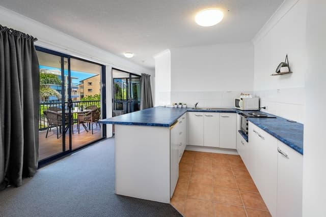 Large One Bedroom Apartment - Partial Views