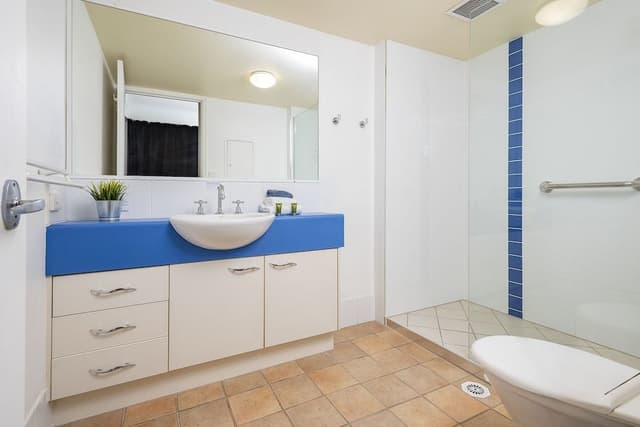 Large One Bedroom Apartment - Beachside Plus