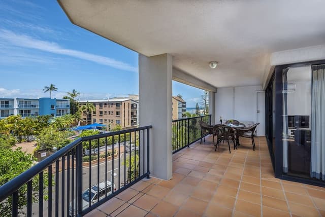 Large One Bedroom Apartment - Partial Views