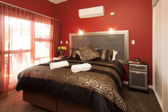 Luxury Villa, 3 Bedrooms, 2 Bathrooms, Courtyard Area