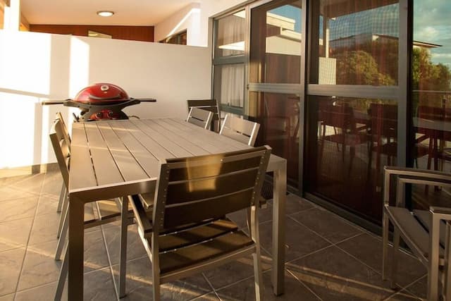 Luxury Villa, 3 Bedrooms, 2 Bathrooms, Courtyard Area
