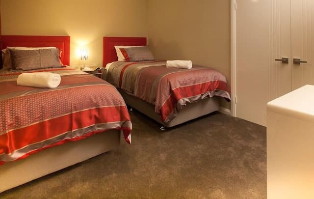 Luxury Villa, 3 Bedrooms, 2 Bathrooms, Courtyard Area