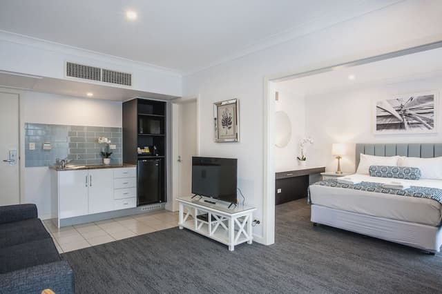 Studio Queen Suites