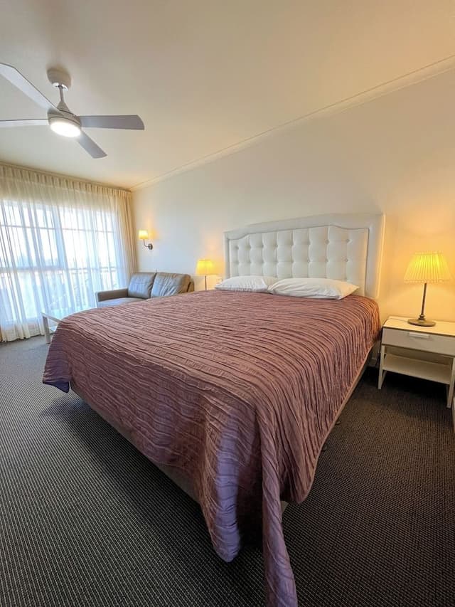 Premium Room, 1 King Bed, Kitchenette