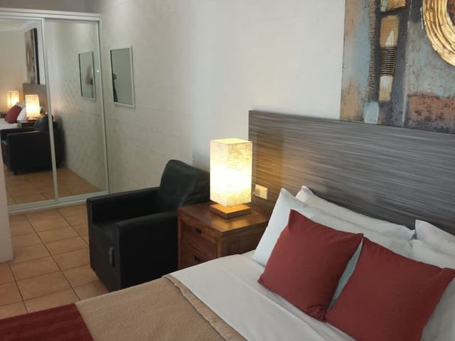 Deluxe Single Room, 1 Queen Bed