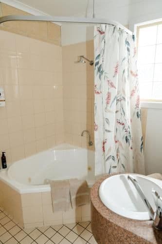 King Suite with Corner Bath