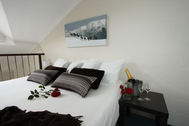 Mezzanine Suite
