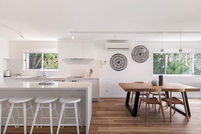 OFFSITE- 3 Bedroom Apartment - Ocean View Opposite Beach