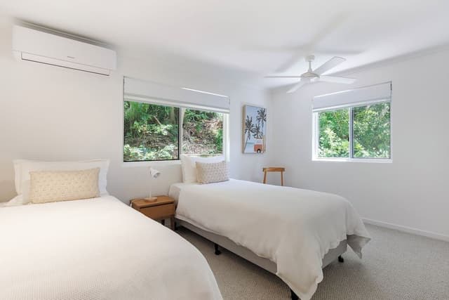 OFFSITE- 3 Bedroom Apartment - Ocean View Opposite Beach
