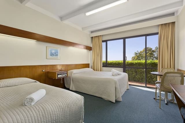 Motel +