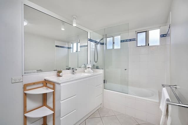 Family Apartment, 3 Bedrooms, 2 Bathrooms