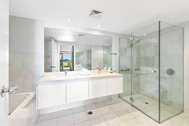 Three Bedroom Two Bathroom Ground Floor Apartment with River View