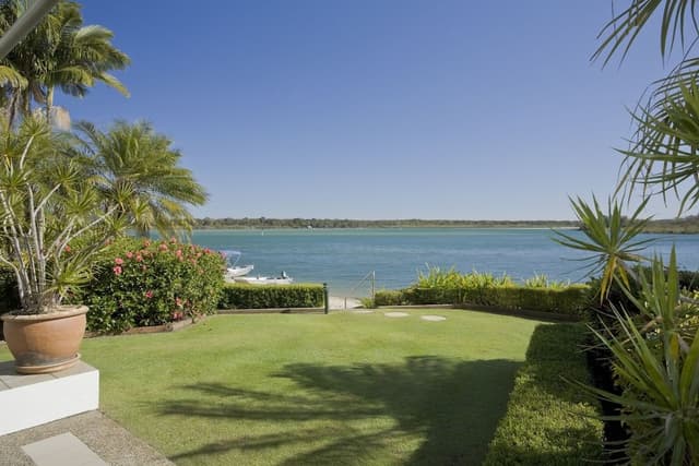 Three Bedroom Two Bathroom Ground Floor Apartment with River View