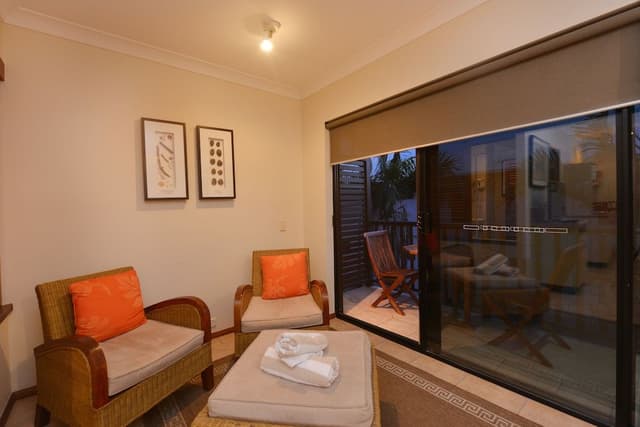 Studio, 1 Queen Bed, Garden Area