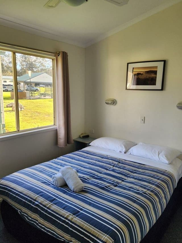 Snug Cove with Spa - 6 Berth - No Pets Allowed