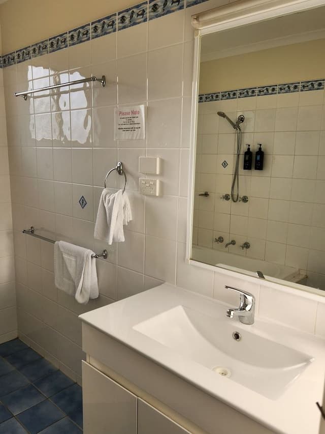 Snug Cove with Spa - 6 Berth - No Pets Allowed