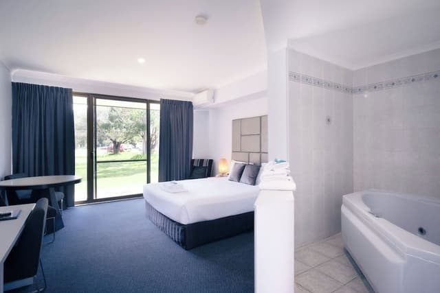 Deluxe Room, Hot Tub (Spa)