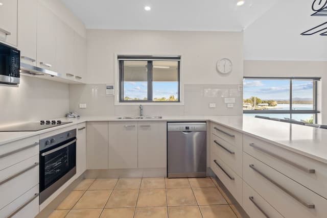 3 Bedroom Beachside Apartment