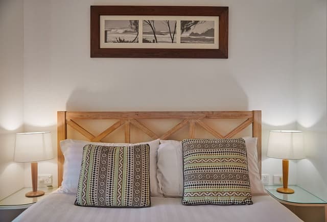 Standard Room, 1 Queen Bed, Courtyard Area