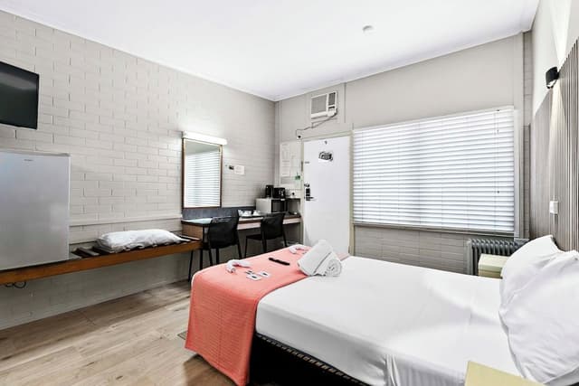Business Room, 1 King Bed, Microwave