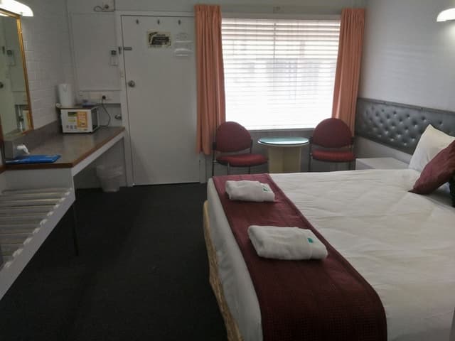 Business Room, 1 King Bed, Microwave