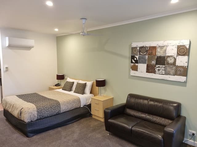 Deluxe Queen Room