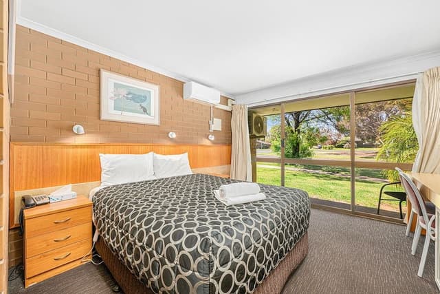 Standard Room, 1 Queen Bed