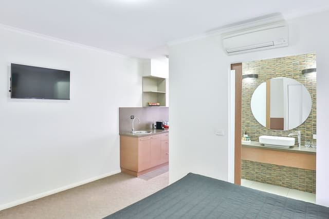 Standard Apartment, 1 Bedroom (Ontario)