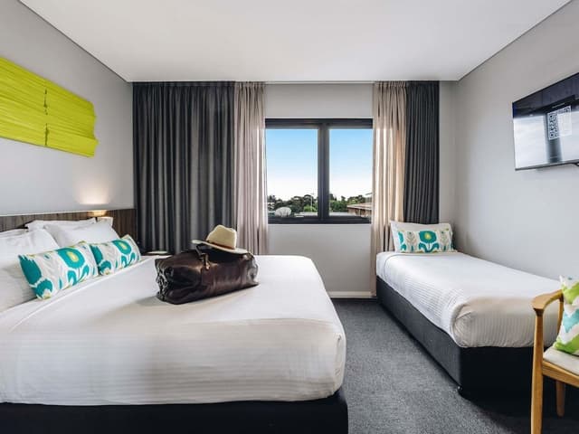 Standard Accessible Room with 1 Queen & 1 Single Bed