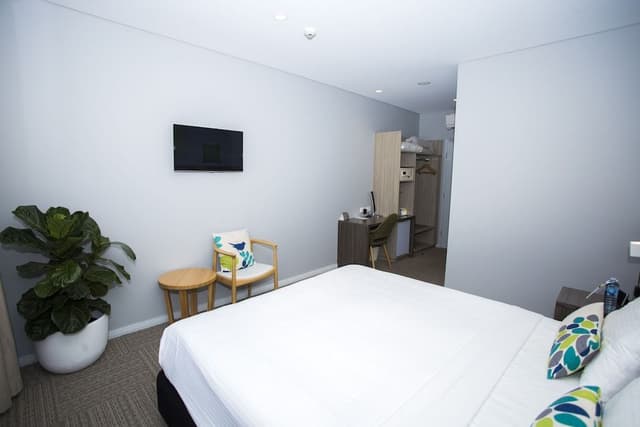 Superior Room, 1 King Bed, Lake View