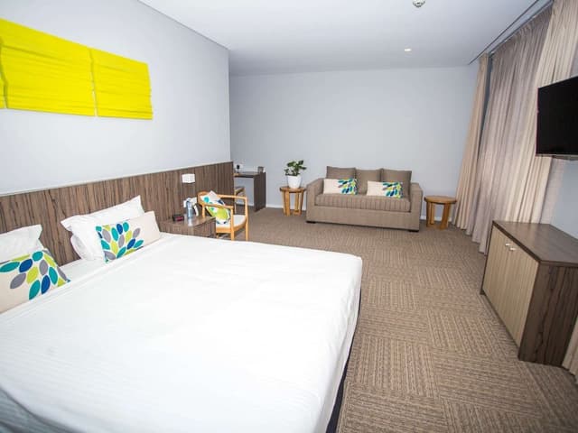 Family Room, 1 King Bed with Sofa bed, Lake View