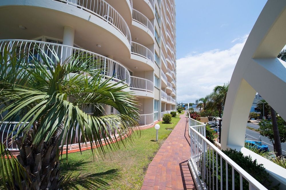 Beachcomber International Resort4