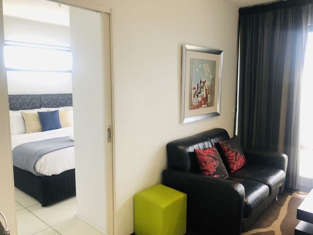 Business Studio, 1 Queen Bed, City View