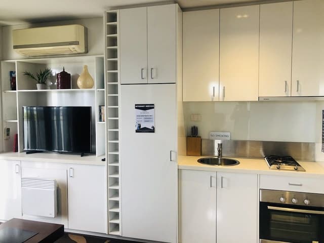 Business Studio, 1 Queen Bed, City View