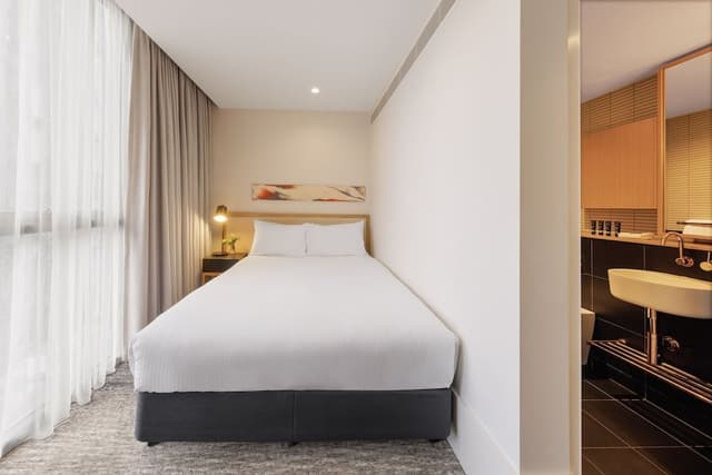 Brady Queen Room