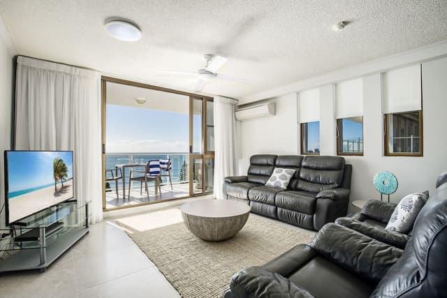 Superior 3 Bedroom Beachfront Apartment