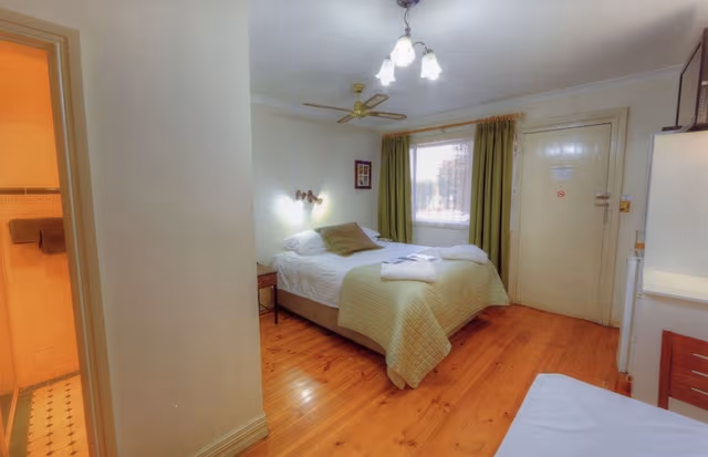 Heritage Queen Room