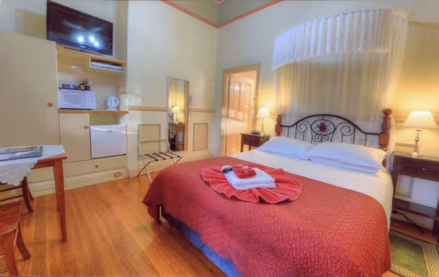 Heritage Queen Room