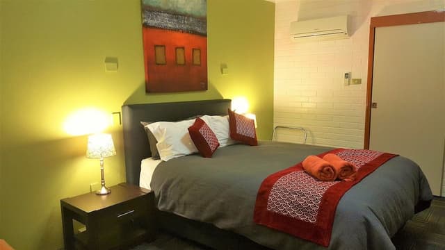 Deluxe Queen Room