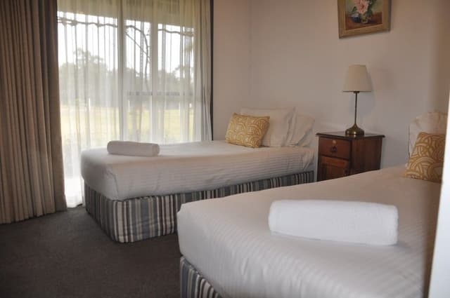 The Homestead (5 King Beds or 12 Single Beds)