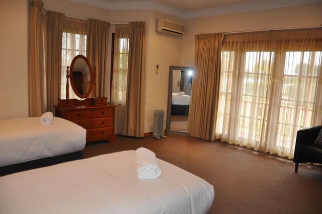 Residence (4 King beds / 8 King Singles)