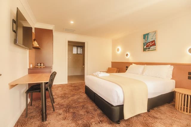 Room, 1 Queen Bed, Hearing Accessible, Non Smoking (Mobility)