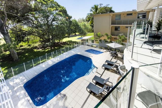 Deluxe Loft, 2 Bedrooms, Partial Sea View, Beachfront