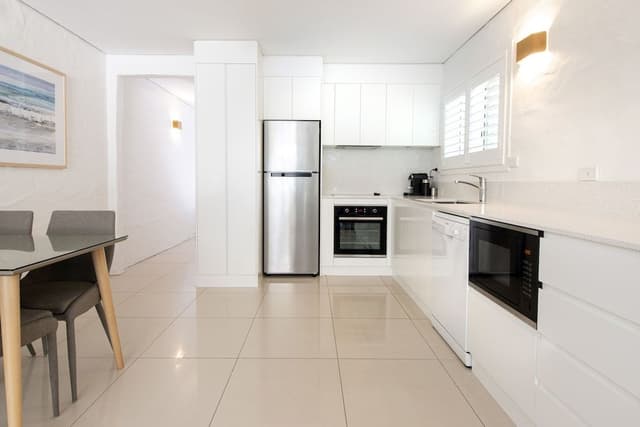 Deluxe Apartment, 1 Bedroom, Partial Ocean View, Beachfront