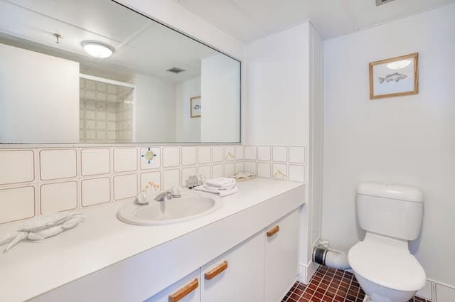 Classic Two Bedroom Ocean View Apartment