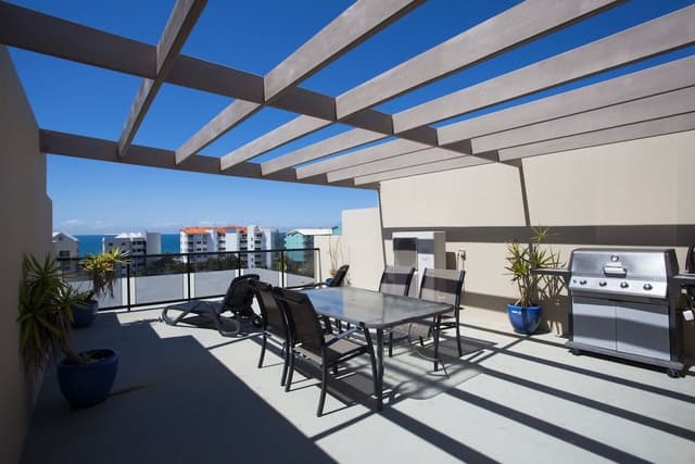 2 Bedroom Top Floor Apartment with Private Terrace