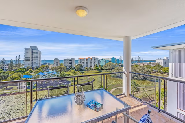 2 Bedroom Top Floor Apartment with Private Terrace