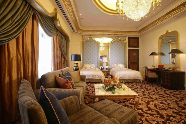 QASR TWIN BED ROOM CITY VIEW