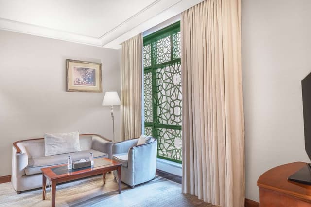 TWIN JUNIOR ONE BEDROOM SUITE CITY
